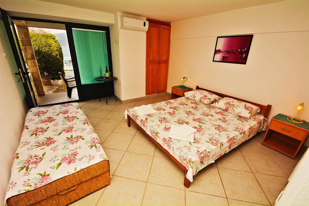 Kjara Apartments Tivat Exterior photo